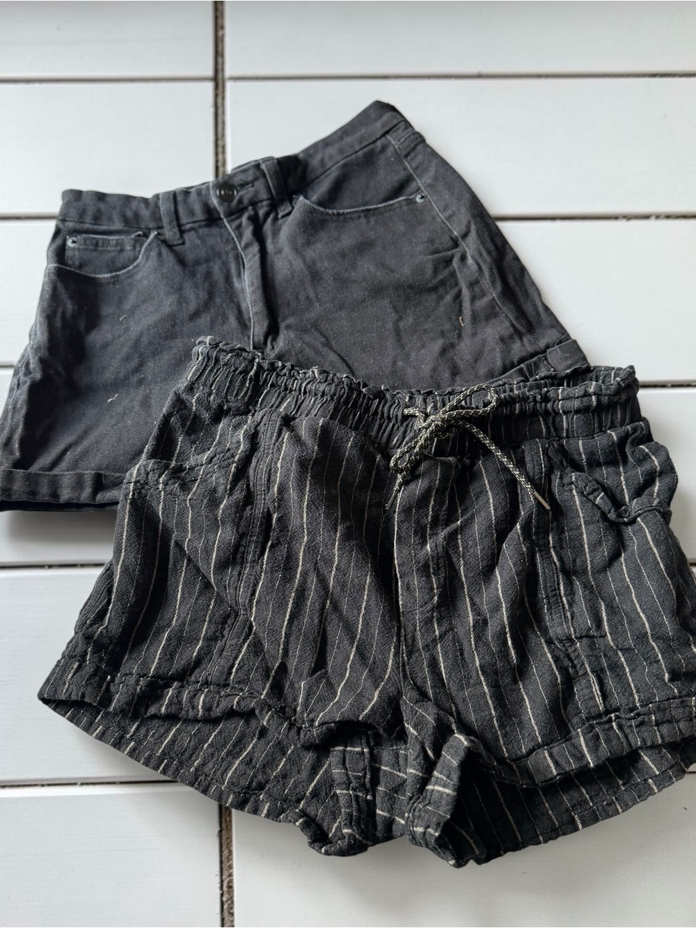 Lot 2 Juniors Shorts 11 L Black Denim No Boundaries Rewind Pinstripe Drawstring